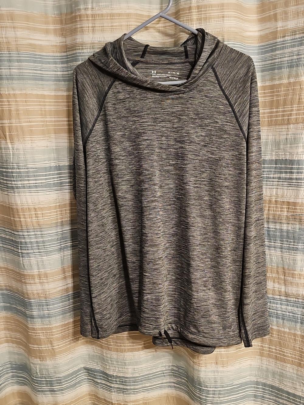 Under Armour  Women's Gray Heathered Hooded Long-Sleeve Pullover